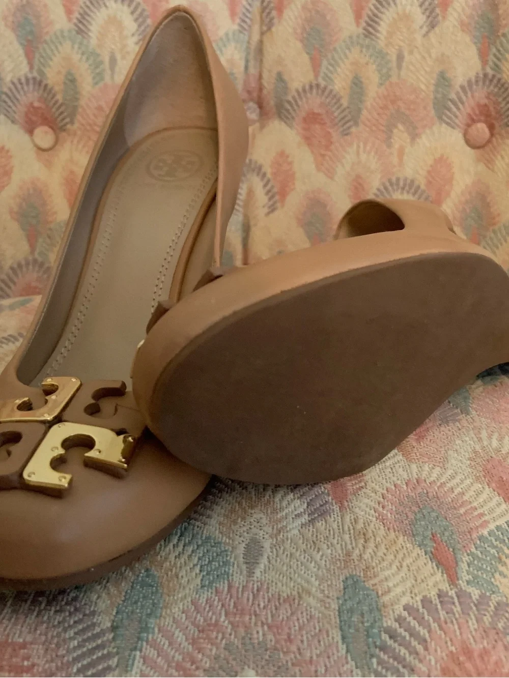 Tory Burch Lowell Natural Blush Leather Wedge Heels with Gold Logo Size 7.5